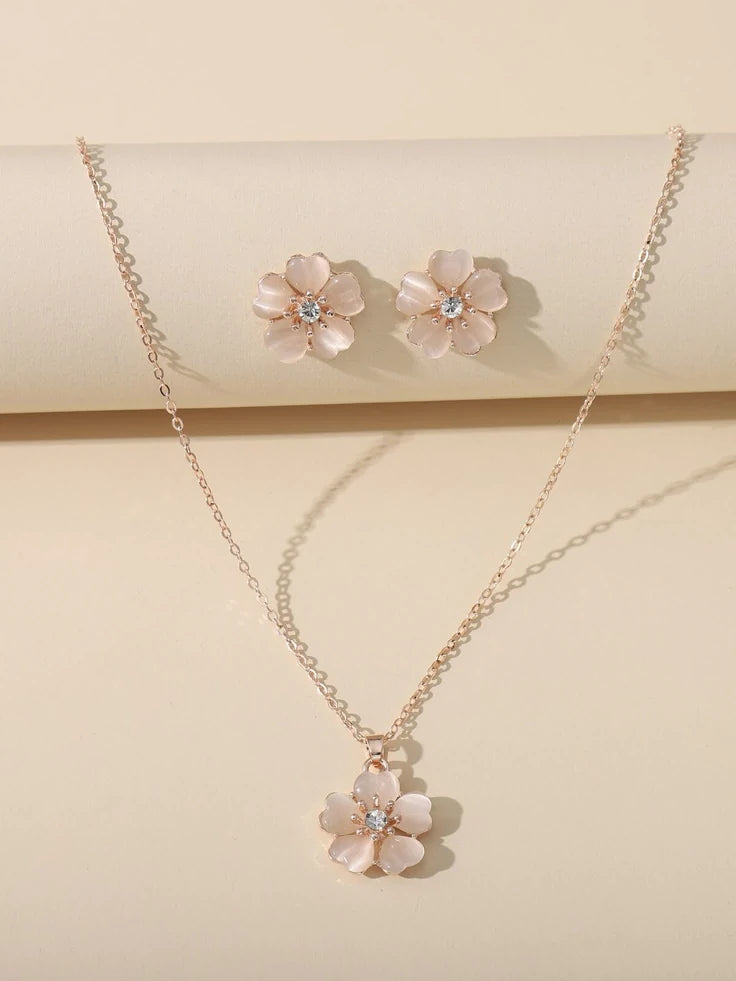 Beautiful necklace for girlfriend